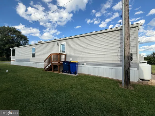 a view of backyard with garden