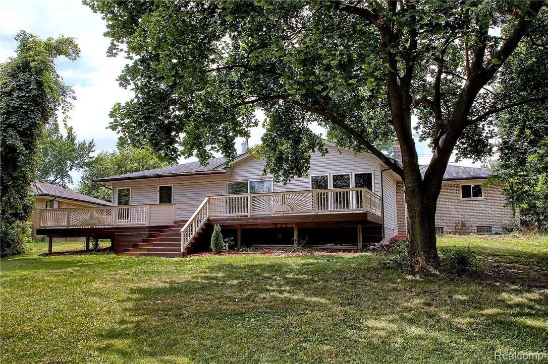 52126 Romeo Plank Road Macomb, MI 48042 - Photo 5 of 30 Rear_2nd_View.jpg