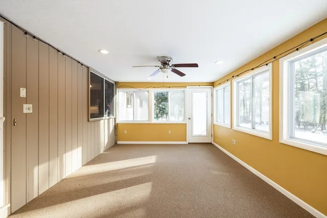 a view of an entryway with a livingroom