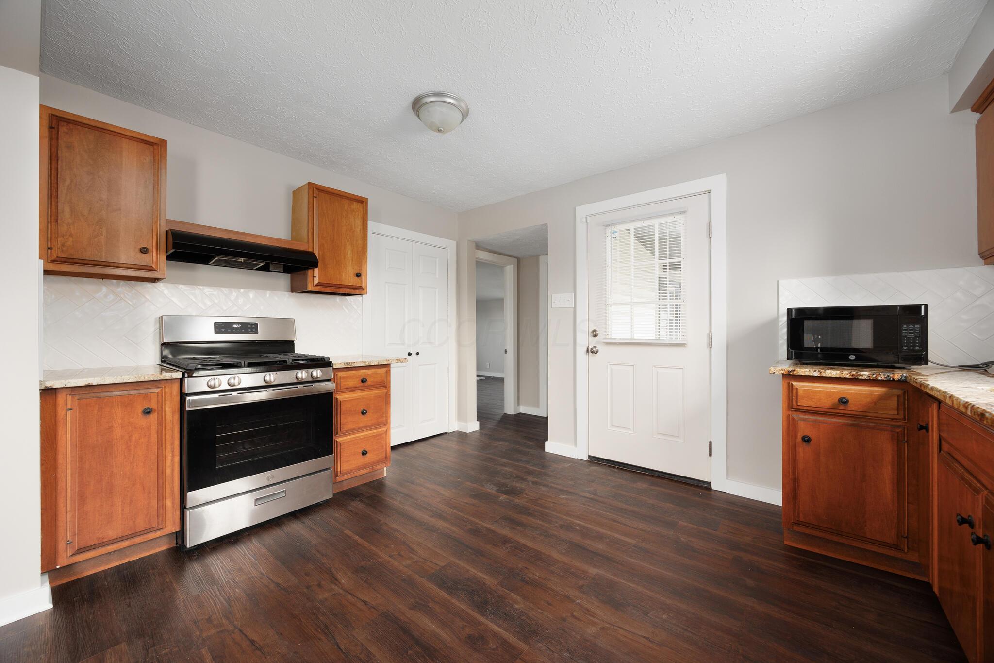 2182 Frank Road Columbus, OH 43223 - Photo 10 of 42 0319 Bo 2182 Frank Rd-38_(2048)
