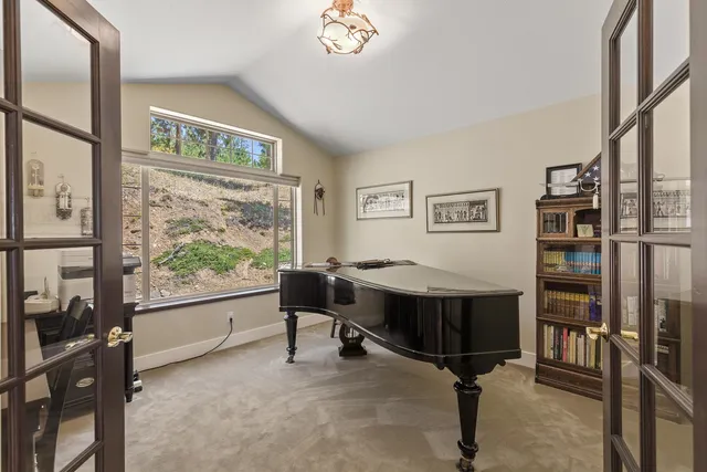 $1,199,000 | 10309 North Lookout View Lane, Newman Lake, WA 99025