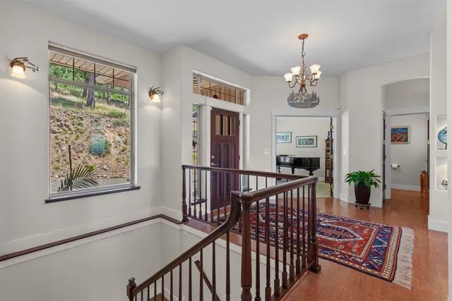 $1,199,000 | 10309 North Lookout View Lane, Newman Lake, WA 99025