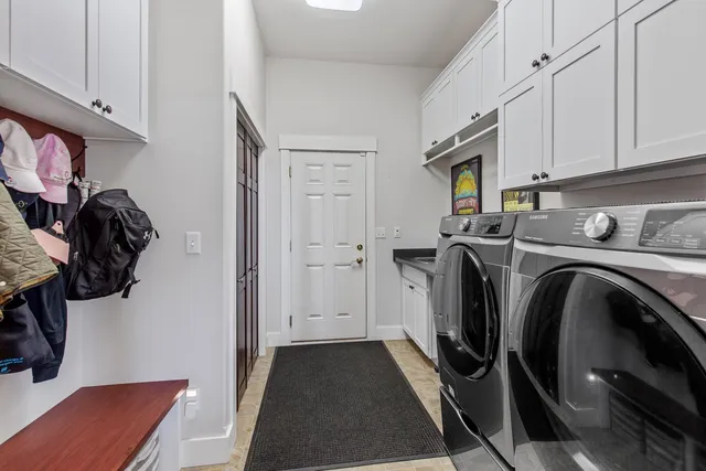 $1,199,000 | 10309 North Lookout View Lane, Newman Lake, WA 99025