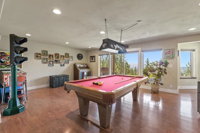 $1,199,000 | 10309 North Lookout View Lane, Newman Lake, WA 99025