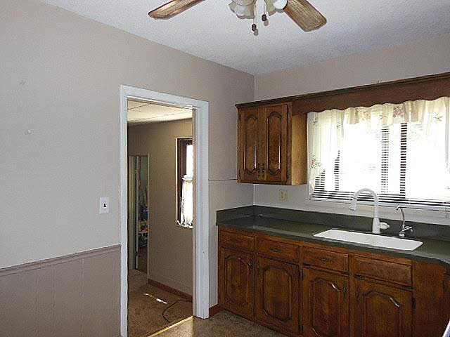 9624 Summerfield Road Temperance, MI 48182 - Photo 12 of 20 20403443-11.JPG