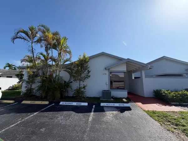 $395,000 | 6705 Southwest 152nd Place, Unit 4505, Miami, FL 33193