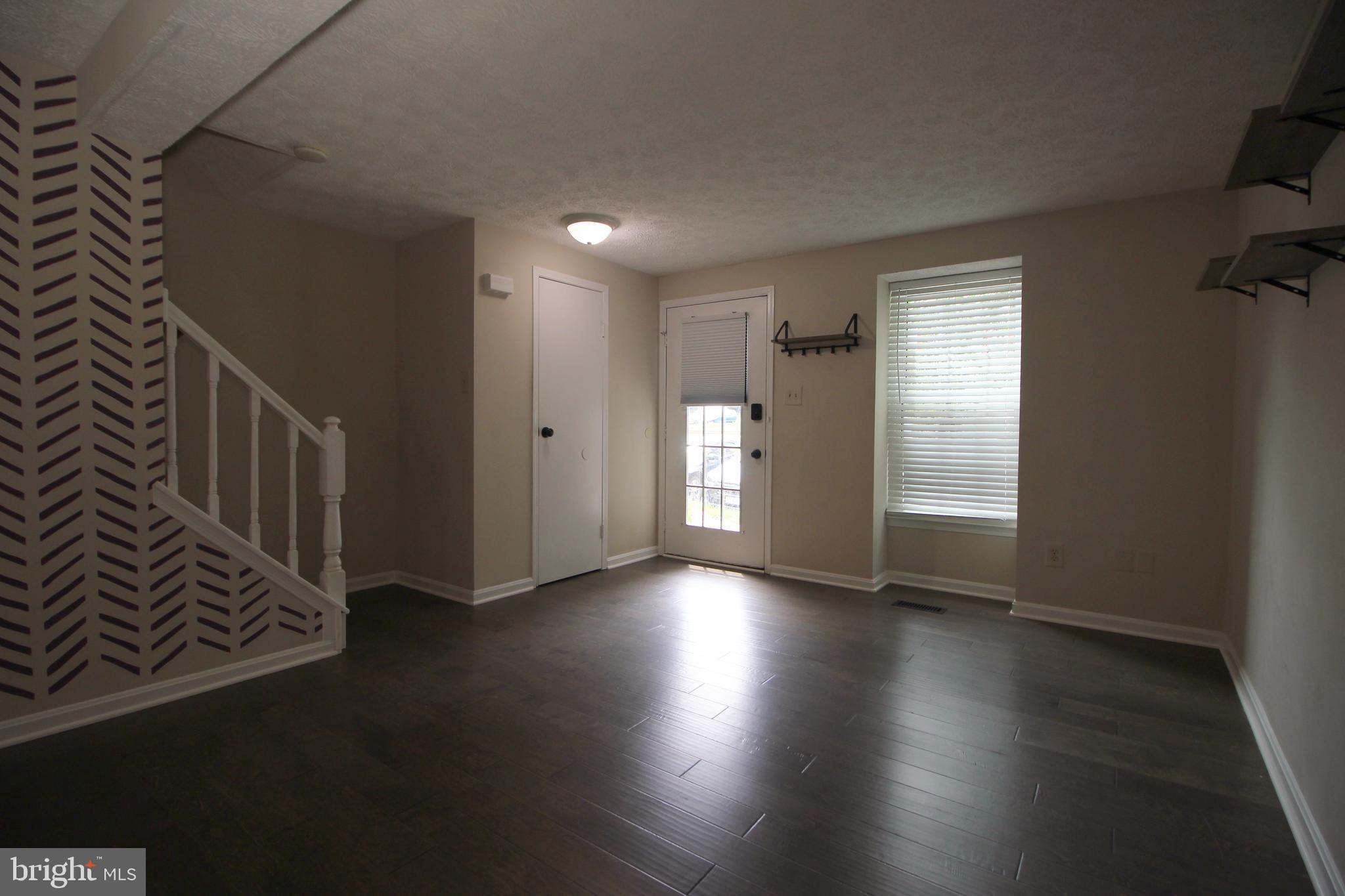 11916 Fieldthorn Court Reston, VA 20194 - Photo 5 of 28 Gallery Image 5