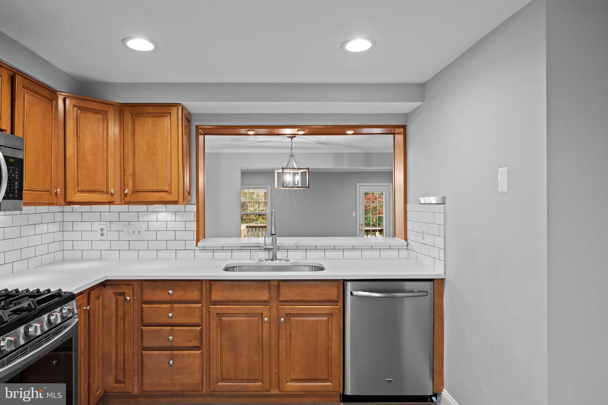 1526 Autumn Ridge Circle Reston, VA 20194 - Photo 4 of 26