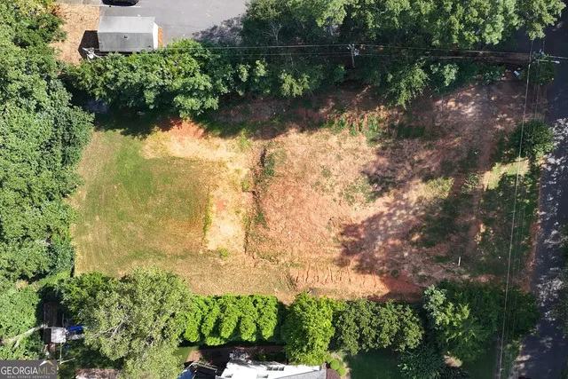 an aerial view of a yard