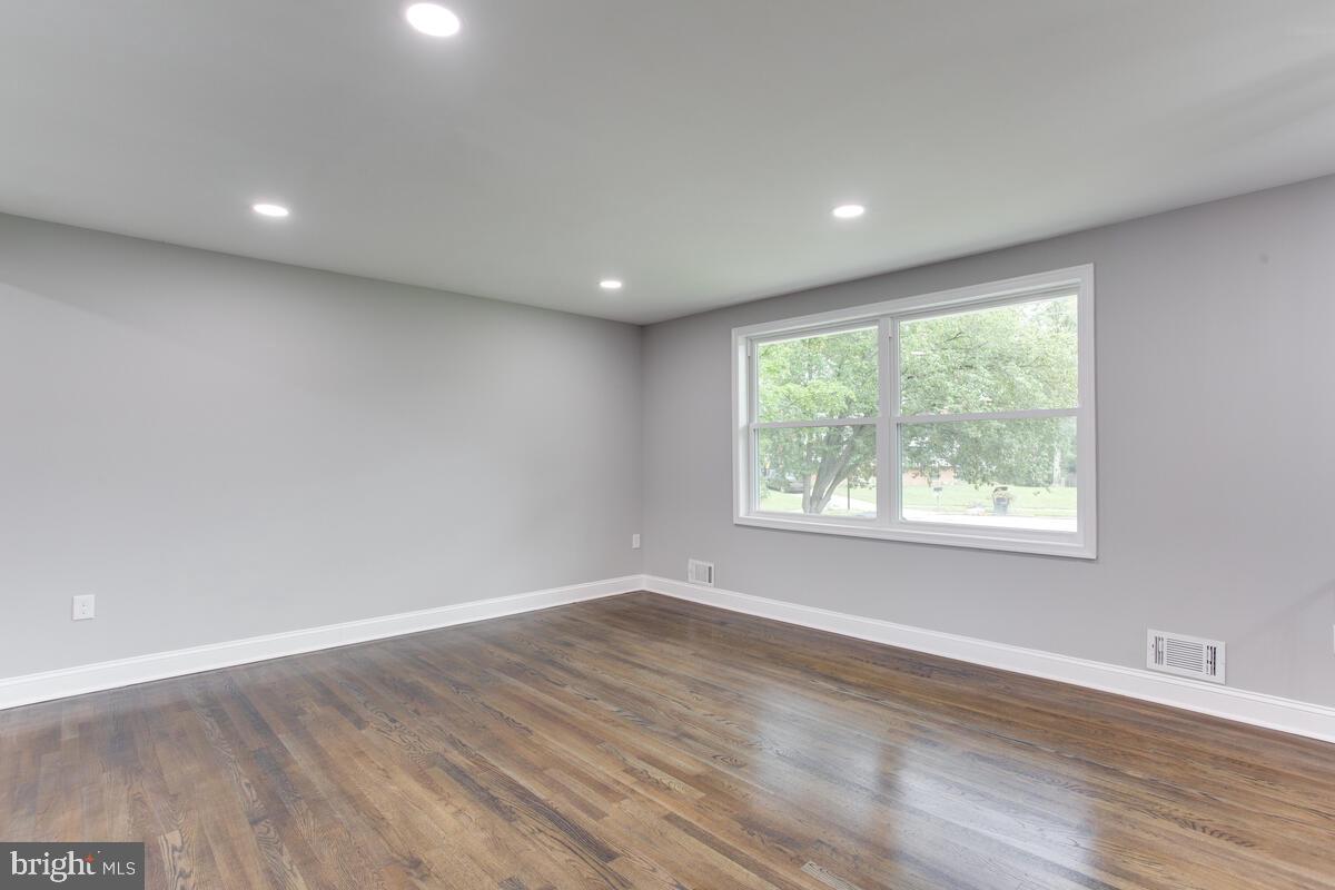 5202 Shires Court Clinton, MD 20735 - Photo 9 of 52