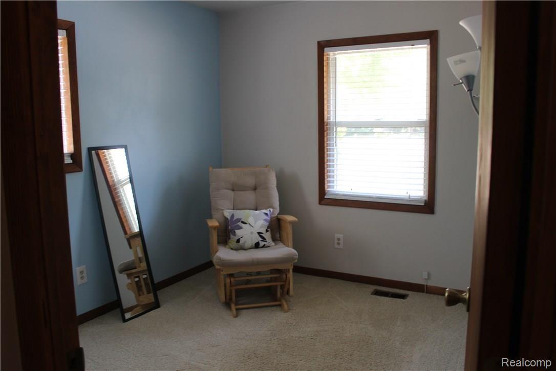 2504 Mueller Road Lake Orion, MI 48359 - Photo 11 of 13 027.JPG