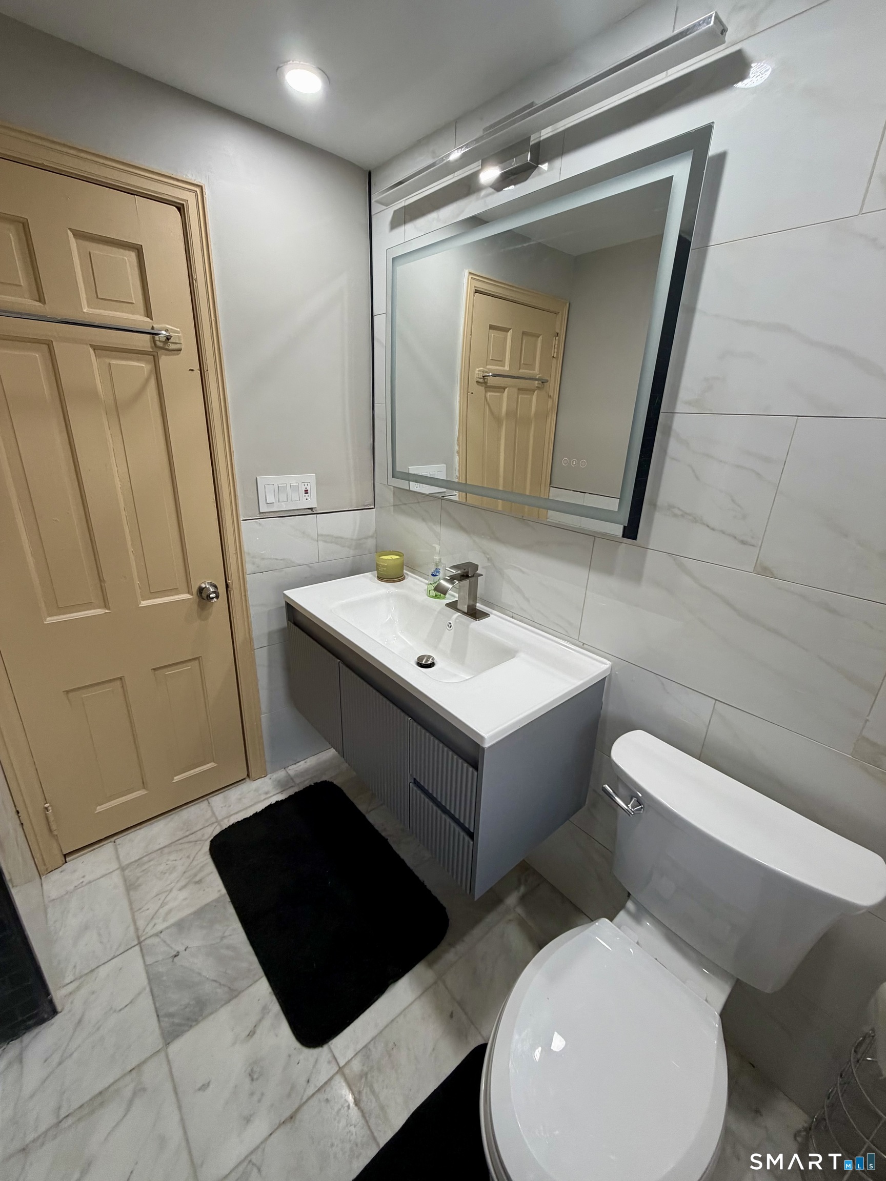 40 Nepaug Street Hartford, CT 06106 - Photo 10 of 19 a bathroom with a toilet sink and mirror