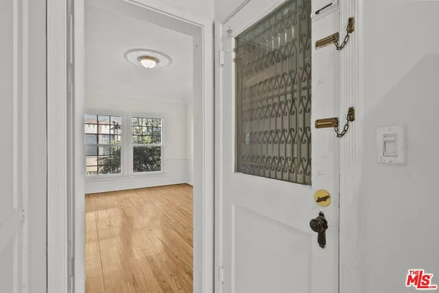 $3,300 | 6542 1/2 West Olympic Boulevard, Los Angeles, CA 90048