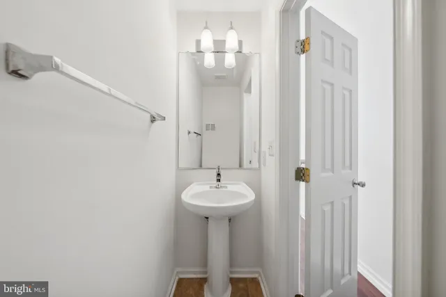 $3,600 | 4175 Vernoy Hills Road, Fairfax, VA 22033