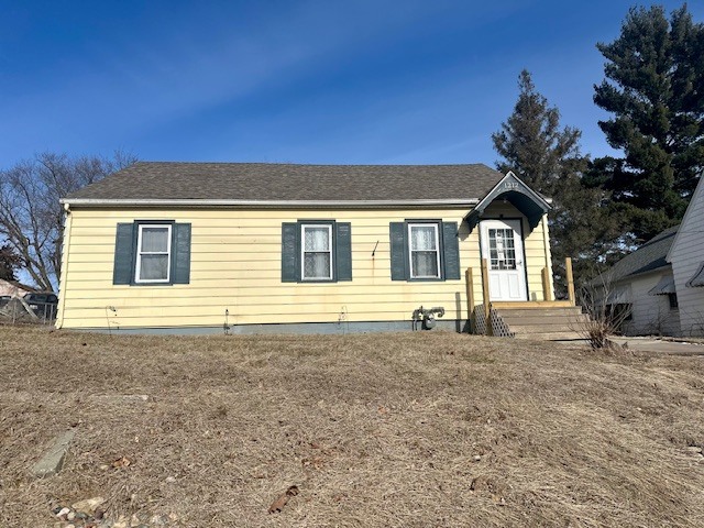 1212 2nd Avenue South Clinton, IA 52732 - Photo 32 of 33 a house view with a outdoor space