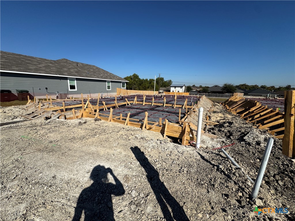 1916 Meridian Loop Temple, TX 76504 - Photo 2 of 10 a view of a terrace with chairs