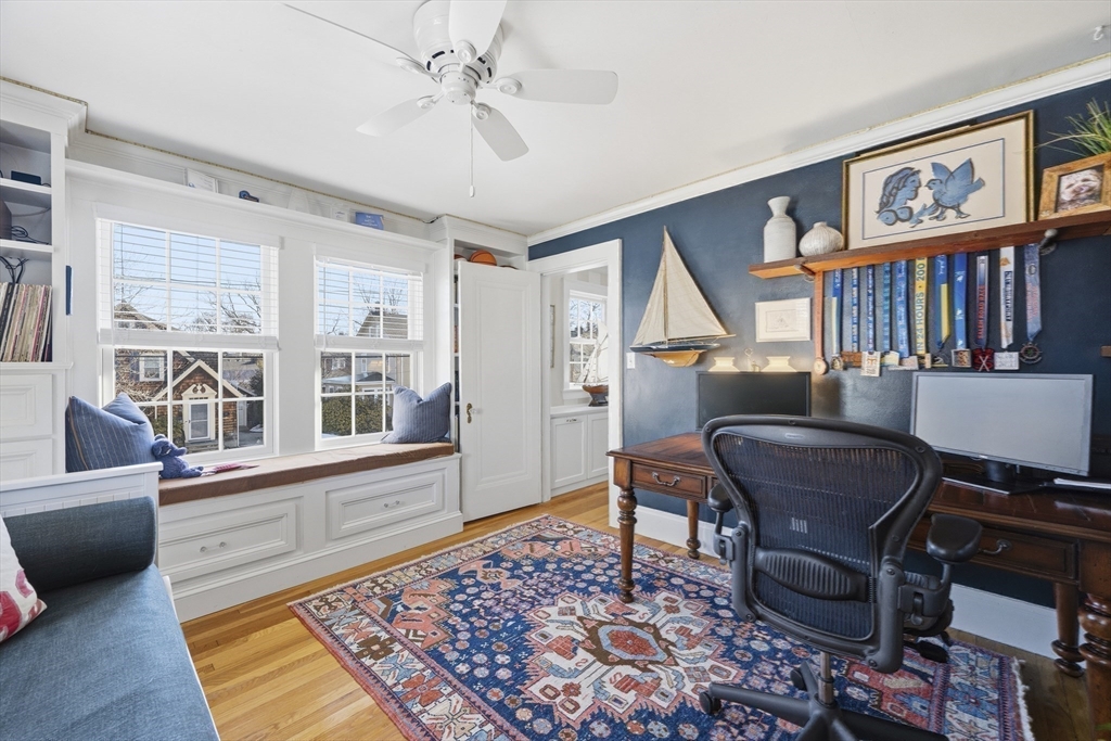 16 Pickwick Road Marblehead, MA 01945 - Photo 23 of 30 a living room with furniture and a rug