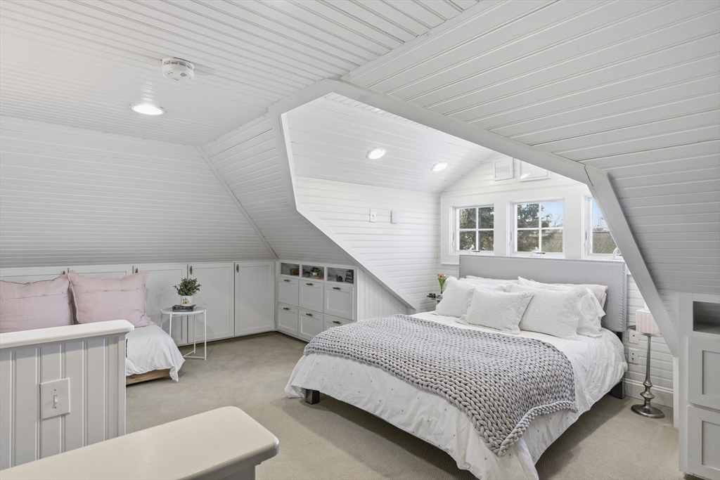 16 Pickwick Road Marblehead, MA 01945 - Photo 24 of 30 a spacious bedroom with a bed and a couch