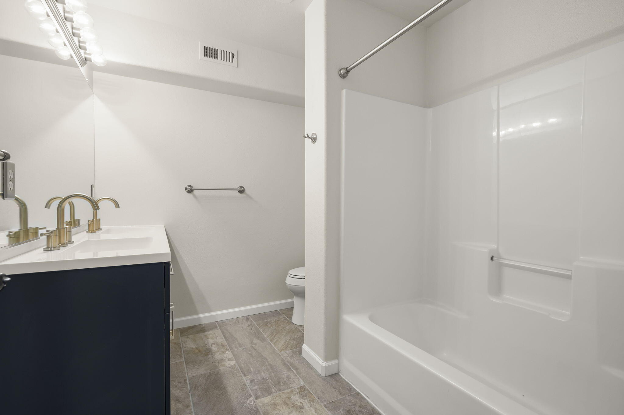 438 Northwest 19th Street, Unit 60 Redmond, OR 97756 - Photo 8 of 32