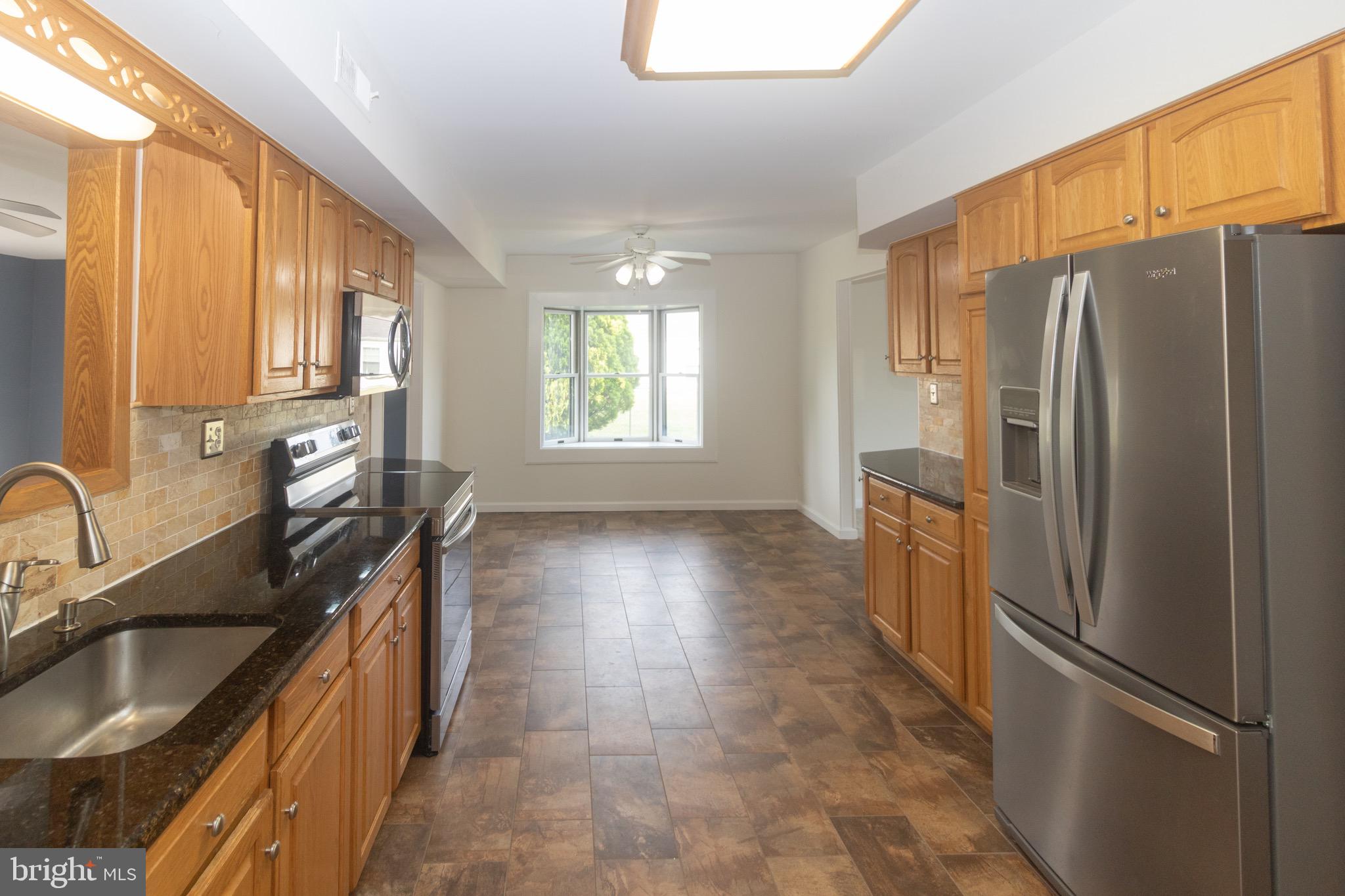 27 Orchard Lane Westampton, NJ 08060 - Photo 5 of 35 Spacious kitchen granite counter-tops