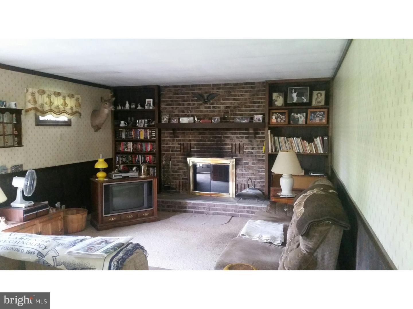 1562 Cedar Top Road Reading, PA 19607 - Photo 4 of 10