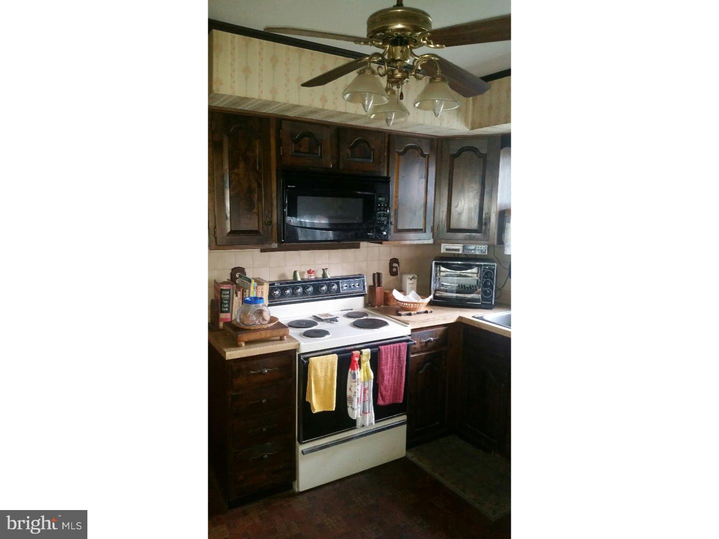1562 Cedar Top Road Reading, PA 19607 - Photo 5 of 10
