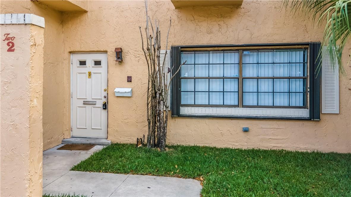 2 Spinning Wheel Lane, Unit 2 Tamarac, FL 33319 - Photo 4 of 27 Photo 4