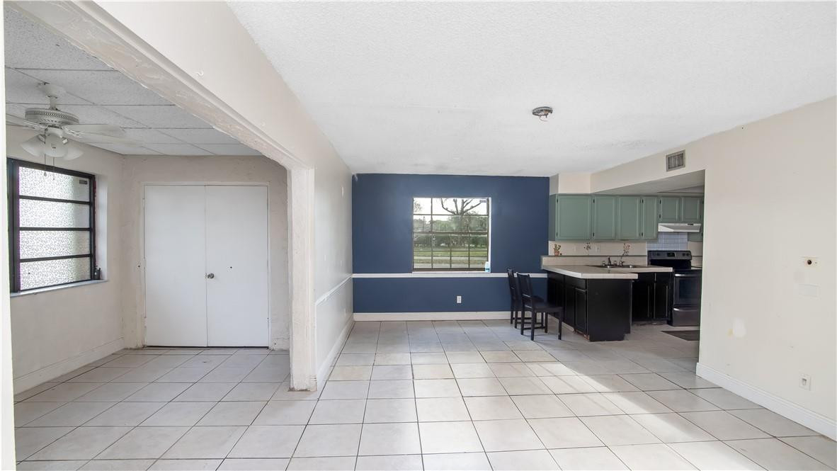 2 Spinning Wheel Lane, Unit 2 Tamarac, FL 33319 - Photo 5 of 27 Photo 5