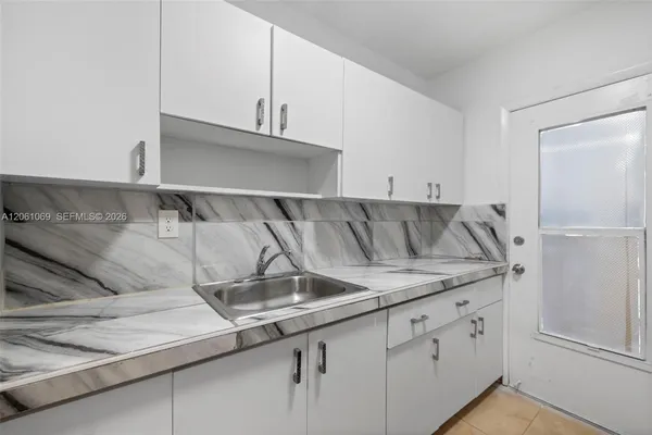 $1,750 | 7271 Gary Avenue, Unit 2, Miami Beach, FL 33141