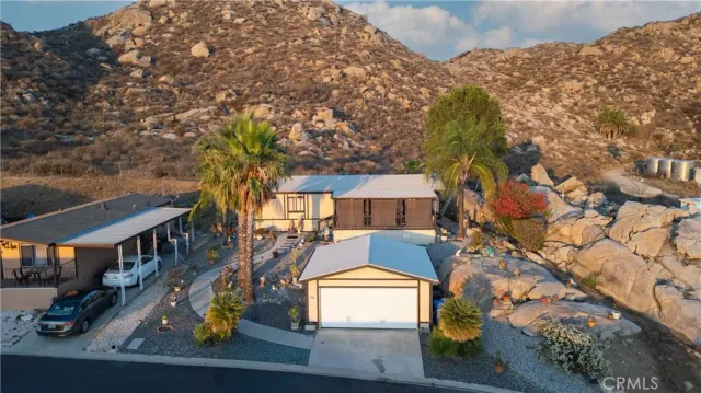 a view of a house with a yard