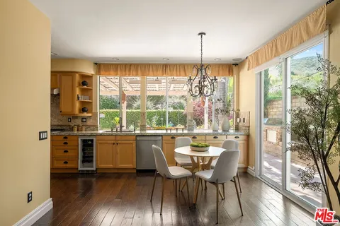$1,369,000 | 350 Anzio Way, Oak Park, CA 91377