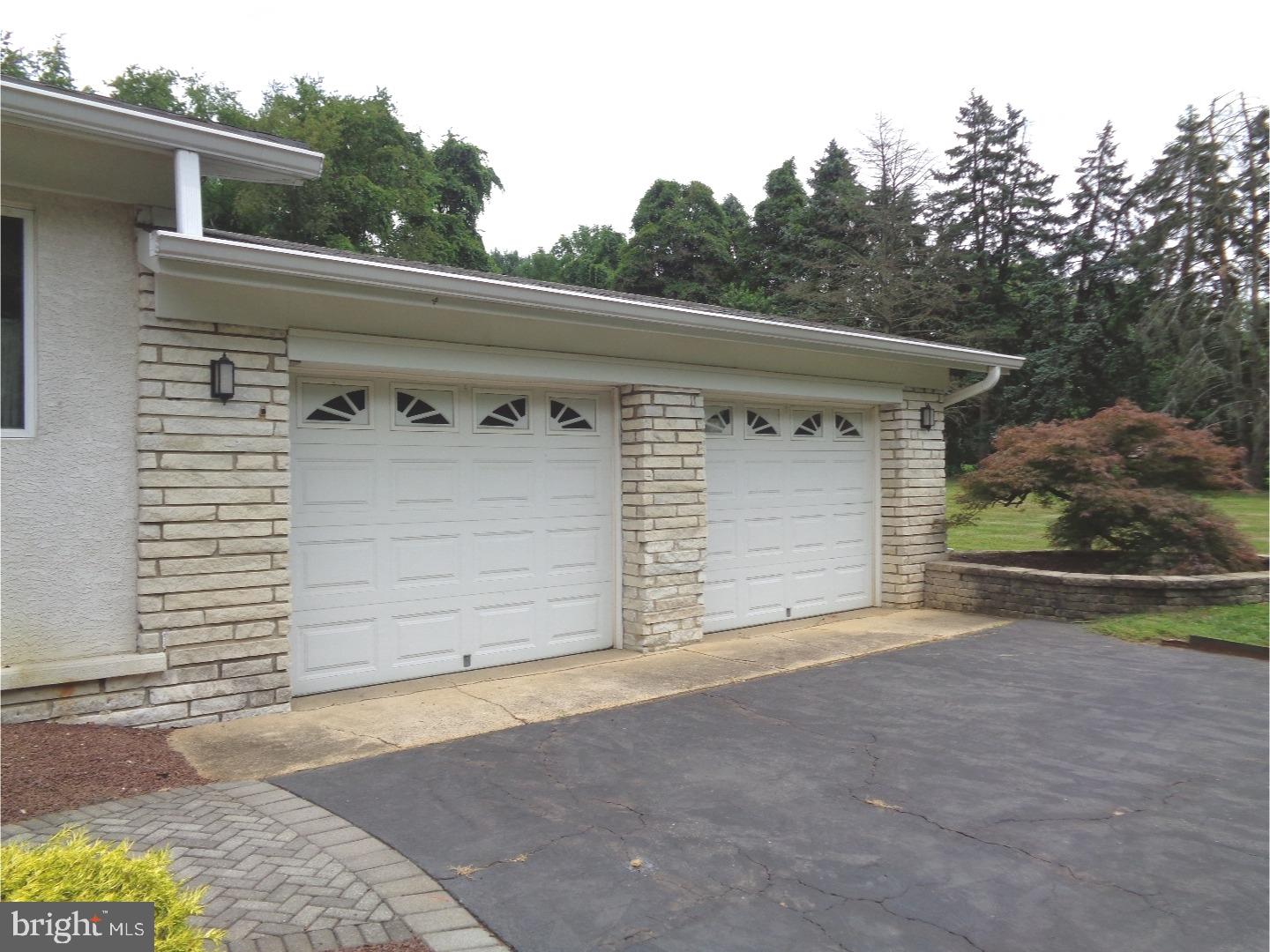 206 Dale Road Westampton, NJ 08060 - Photo 22 of 25 Garage