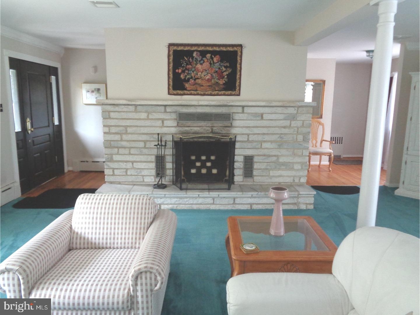 206 Dale Road Westampton, NJ 08060 - Photo 5 of 25 Living Room