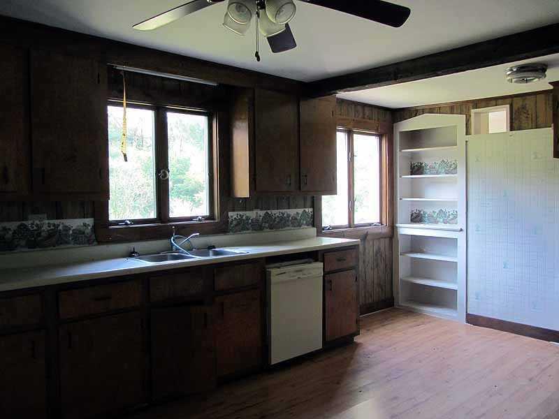 70 Snowball Hill Road New Harbor, ME 04554 - Photo 7 of 20 Kitchen.