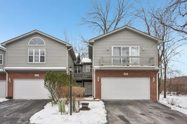 $394,000 | 131 Willow Creek Lane, Willow Springs, IL 60480