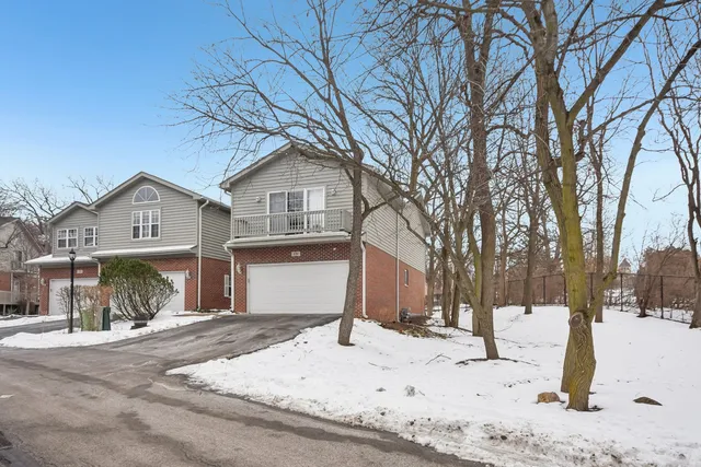 $394,000 | 131 Willow Creek Lane, Willow Springs, IL 60480