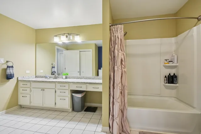 $394,000 | 131 Willow Creek Lane, Willow Springs, IL 60480