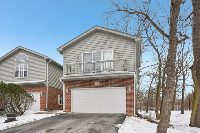 $394,000 | 131 Willow Creek Lane, Willow Springs, IL 60480
