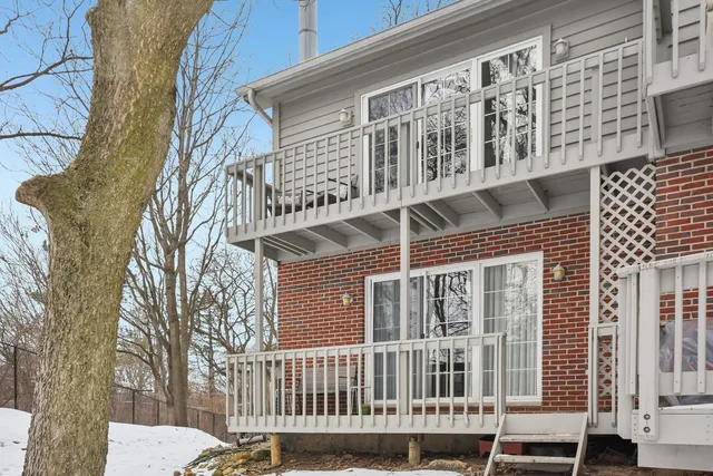 $394,000 | 131 Willow Creek Lane, Willow Springs, IL 60480