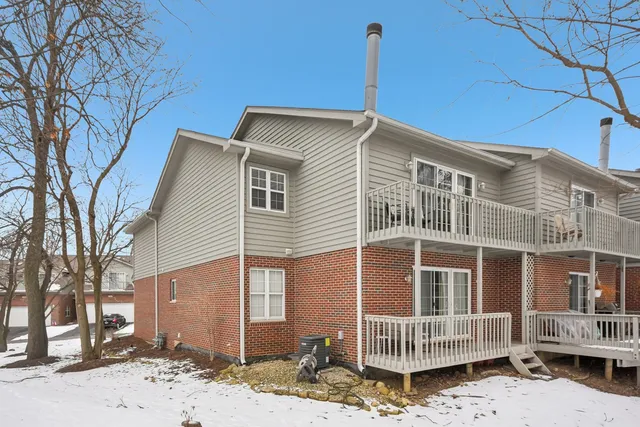 $394,000 | 131 Willow Creek Lane, Willow Springs, IL 60480