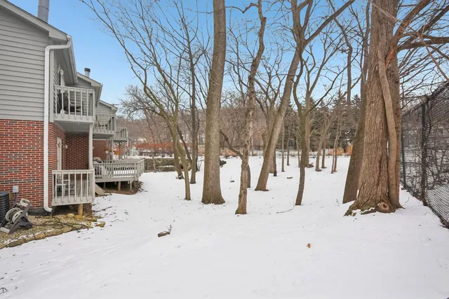 $394,000 | 131 Willow Creek Lane, Willow Springs, IL 60480