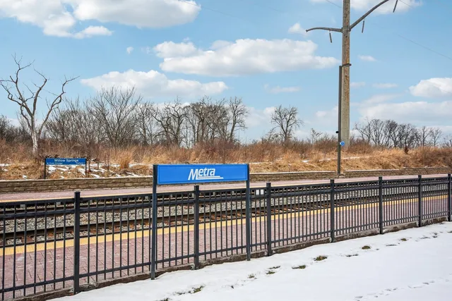 $394,000 | 131 Willow Creek Lane, Willow Springs, IL 60480