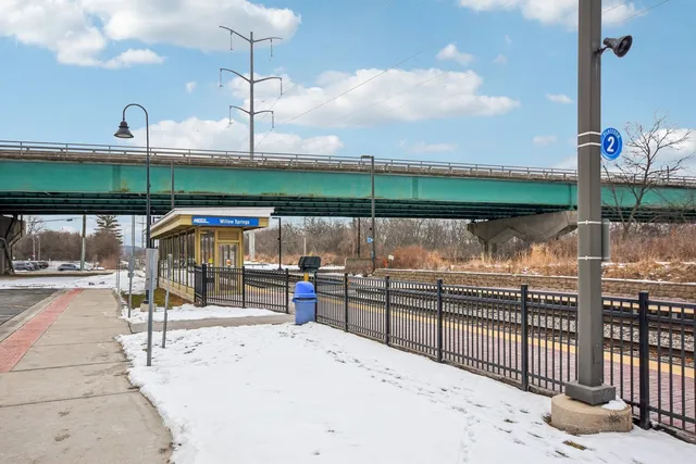 $394,000 | 131 Willow Creek Lane, Willow Springs, IL 60480