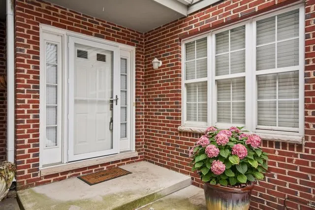 $394,000 | 131 Willow Creek Lane, Willow Springs, IL 60480