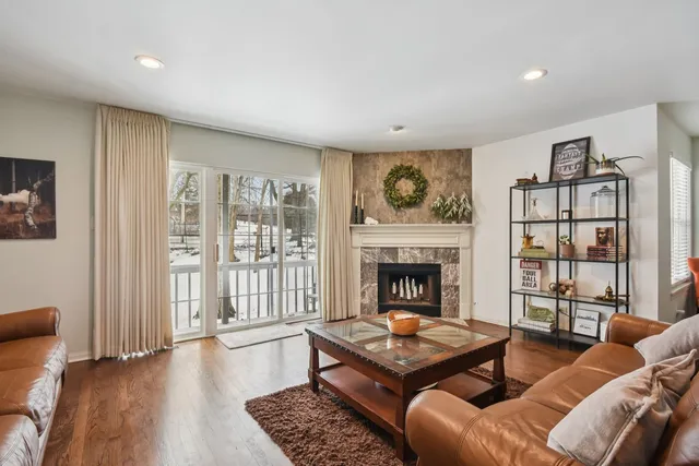 $394,000 | 131 Willow Creek Lane, Willow Springs, IL 60480