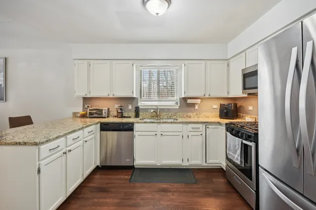 $394,000 | 131 Willow Creek Lane, Willow Springs, IL 60480