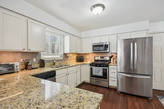 $394,000 | 131 Willow Creek Lane, Willow Springs, IL 60480