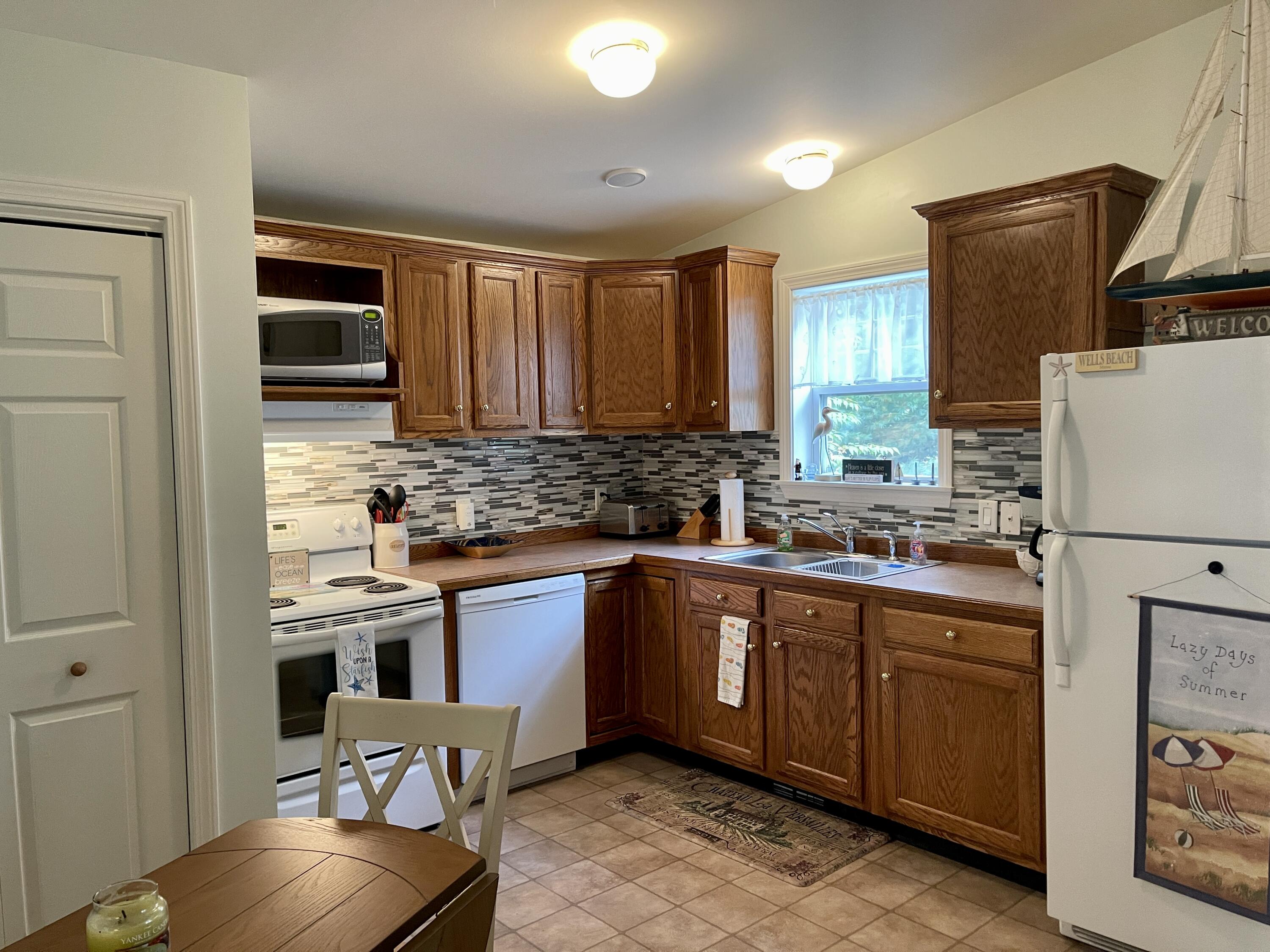 412 Post Road, Unit 157 Wells, ME 04090 - Photo 7 of 34 7. Kitchen