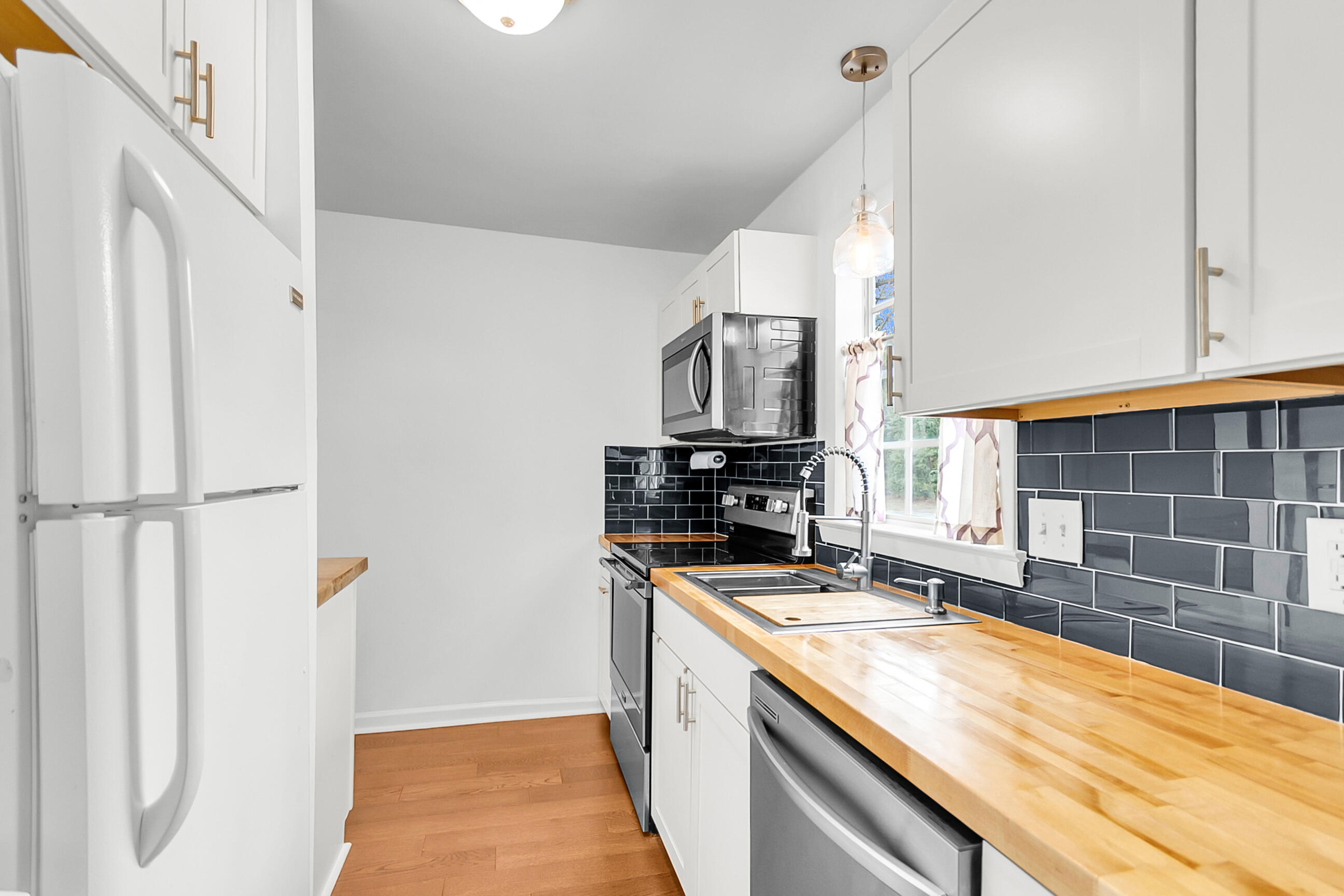 301 Lakeside Drive, Unit C1 Mount Pleasant, SC 29464 - Photo 8 of 43 CREM - 301 Lakeside-16