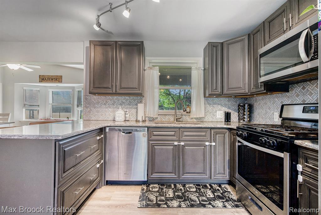 46870 Bemis Road Belleville, MI 48111 - Photo 10 of 16